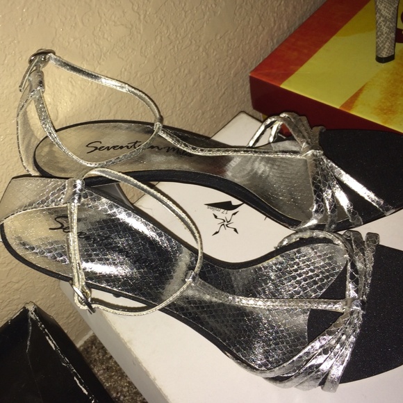 Brand New silver sexy heel