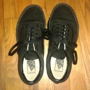 BLACK VANS LIGHTLY WORN