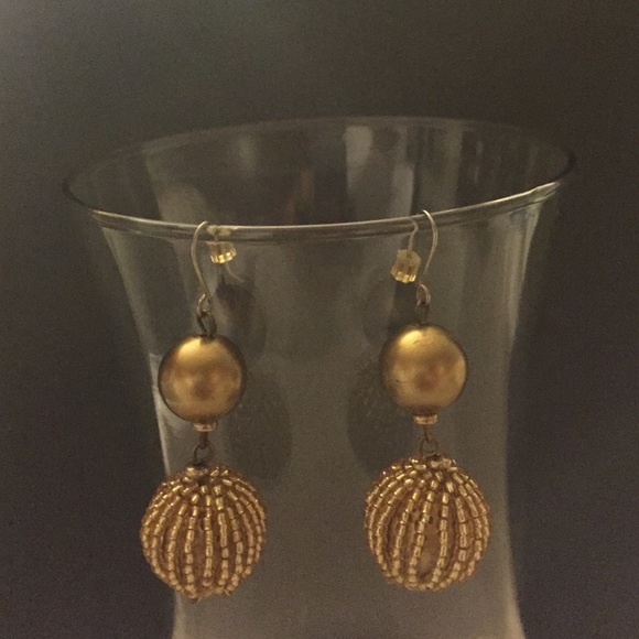 Fish hook Beaded round dangling earrings - Picture 1 of 1