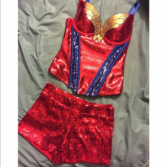 DCcomics Wonder Woman top& matching sequin shorts