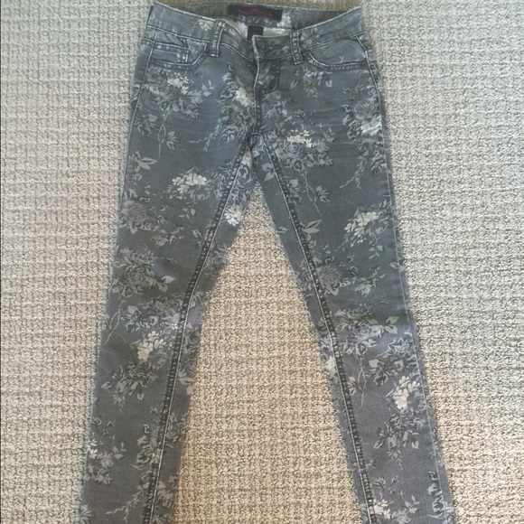 Grey floral skinnies size 0 never been worn