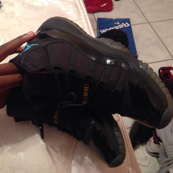 Selling my size 7 pair of gamma blue 11s only - Picture 4 of 4