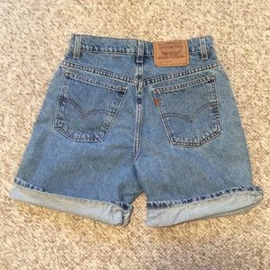 Vintage Levi's High Waisted Mommy Denim Shorts!