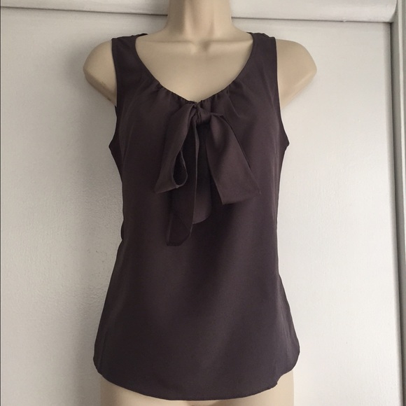 Gap sleeveless top