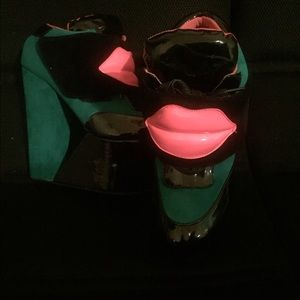 Wedge Sneakers with Lips