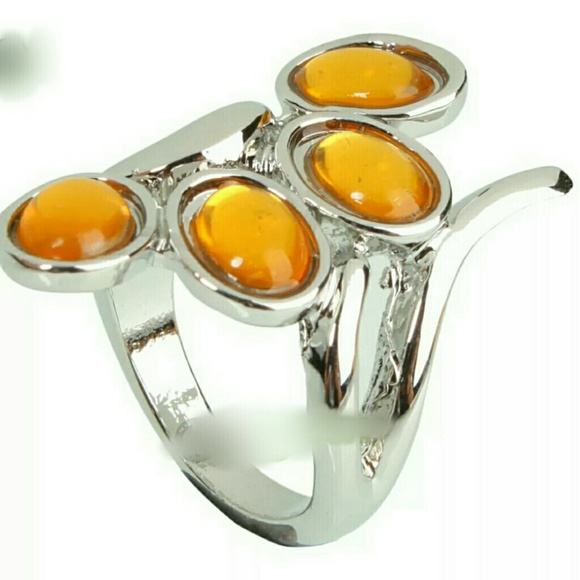 Nice unique ring size 8 only - Picture 2 of 4