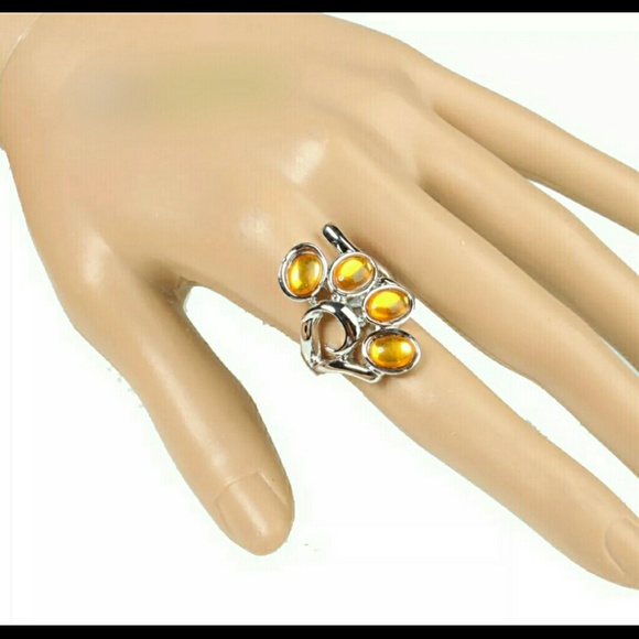 Nice unique ring size 8 only - Picture 3 of 4