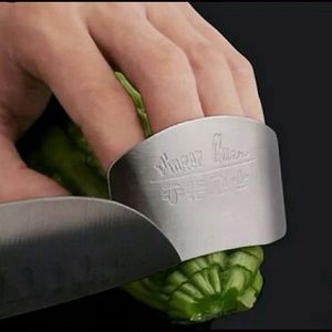 Finger protector from cutting knife