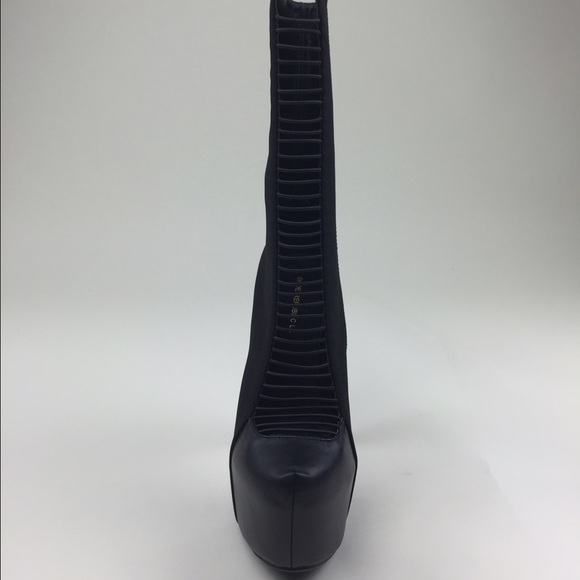 Raven - Picture 4 of 6