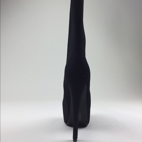 Raven - Picture 6 of 6