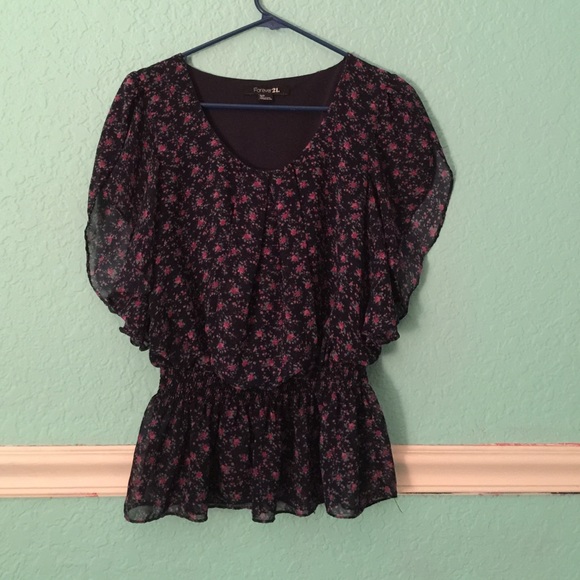 A nice flowy top. - Picture 1 of 1