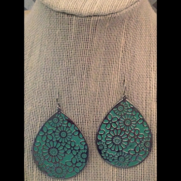 Earrings - Picture 1 of 1
