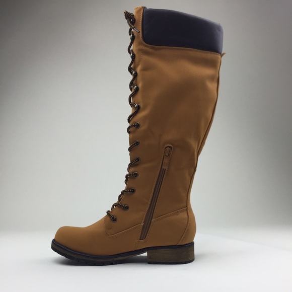 Lauren - Picture 2 of 3