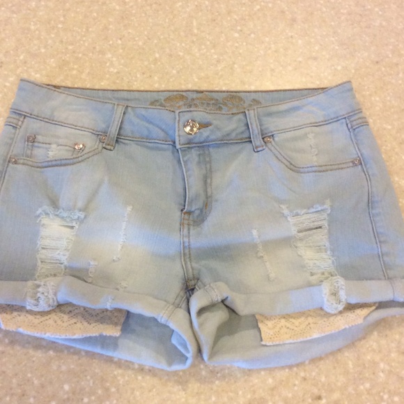 Papaya Shorts W/Lace Pockets -Never Worn! Size L