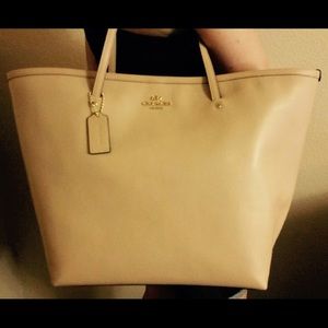 🎉🎉HP🎉🎉Authentic NWT Coach Large Taxi Tote!!