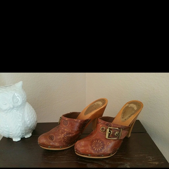 👡BCB GIRLS LEATHER CLOGS👡