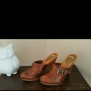 👡BCB GIRLS LEATHER CLOGS👡