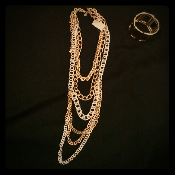 Beautiful Chicos necklace in Gold and Silver Links