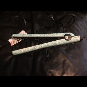 StyleHouse straightener/ flat iron
