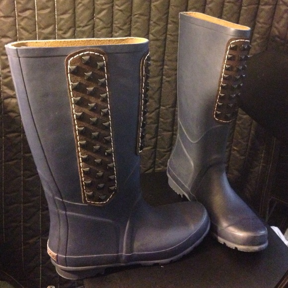 BCBGMaxAzria Shoes - 💥LOWEST💥 BCBG MAXAZARIA RAINBOOTS sz 10