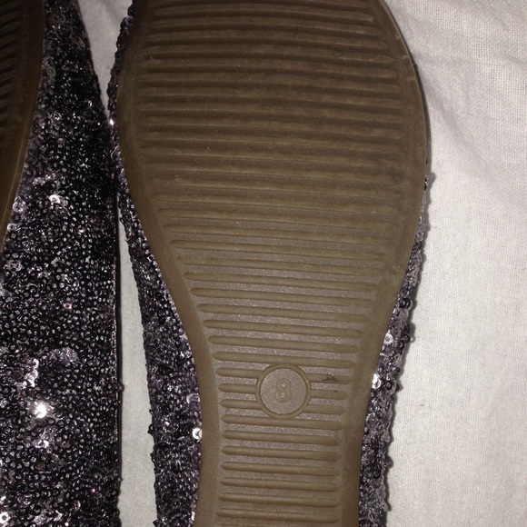 🚫 SOLD on MERCARI🚫 Mossimo Silver Sparkly Flats - Picture 2 of 2