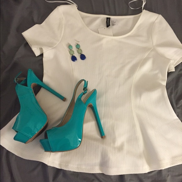 nwt peplum white top