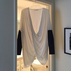 Low neck long sleeve shirt