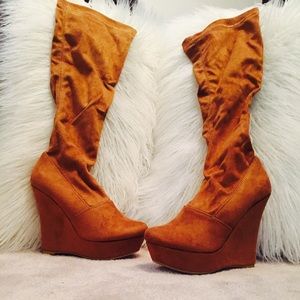 Wedge suede wedge boot