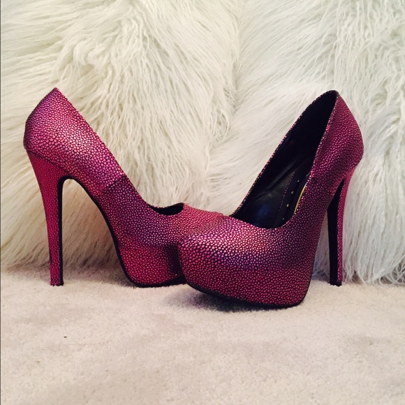 Hot pink pump