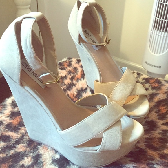 Steve Madden tan nude wedges