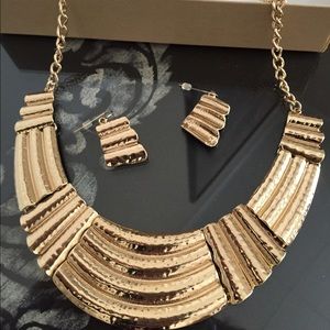 Neckless with Matching Earrings