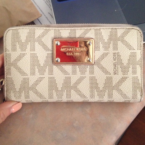 Michael kors wallet