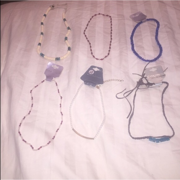 New Necklace Bundle (6 Necklaces!) - Picture 4 of 4