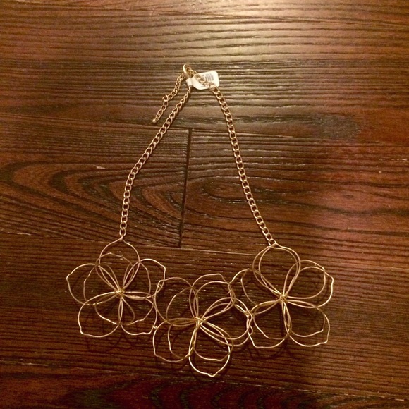 Funky gold flower necklace