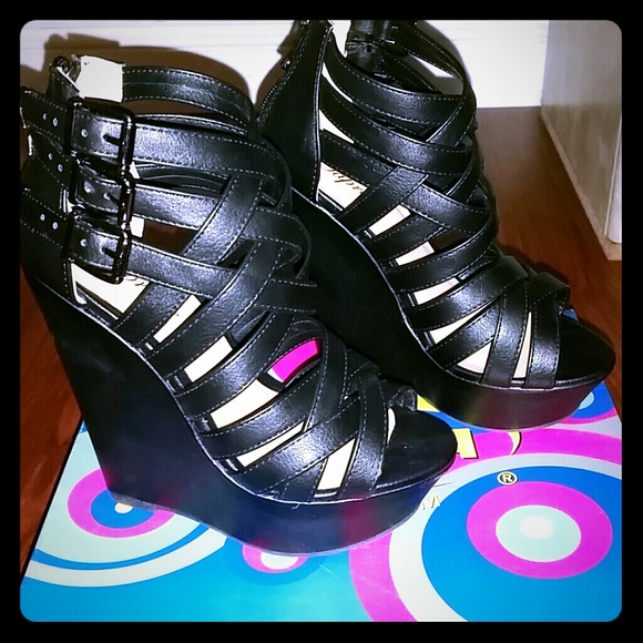 Black Wedges