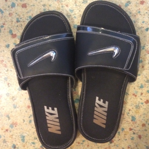 Black nike sandal