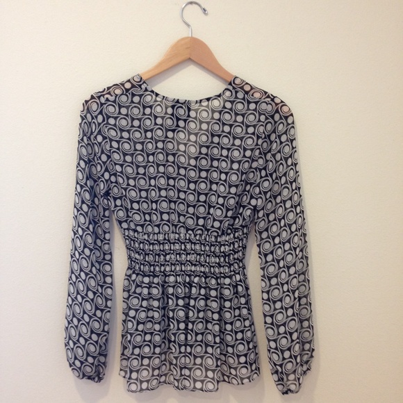 By Bisou Bisou-Black and White print blouse - Picture 3 of 3