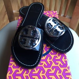 Tory burch Grania-patent flat. Never worn size 6.