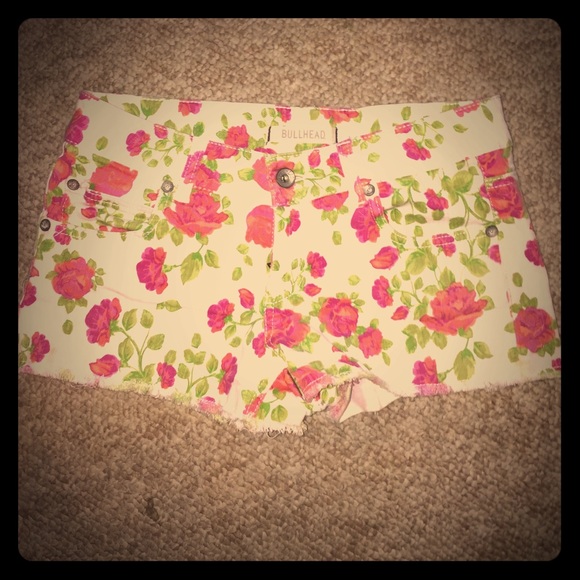 Bullhead jean shorts with floral pattern