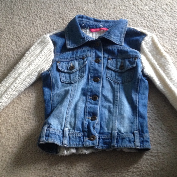 Jean jacket with knit sleeves - Picture 1 of 3
