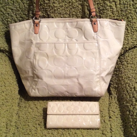 Coach White Patent XL Tote & Wallet Set - Picture 4 of 4