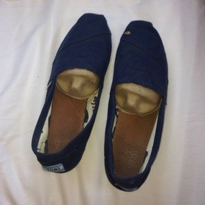 size 9 navy blue toms
