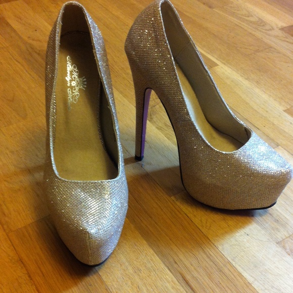 Gold pumps