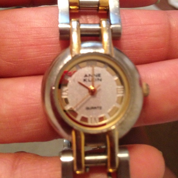 Classic Anne Klein ladies watc - Picture 4 of 4