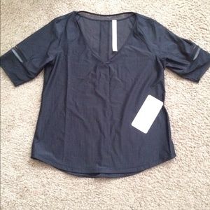 NWT Lululemon Size 8 Mesh Workout Top
