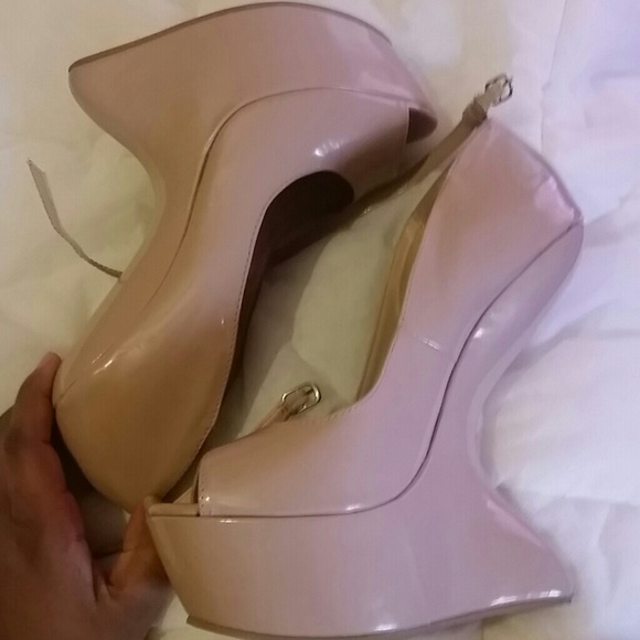 Nude limited edition pumps