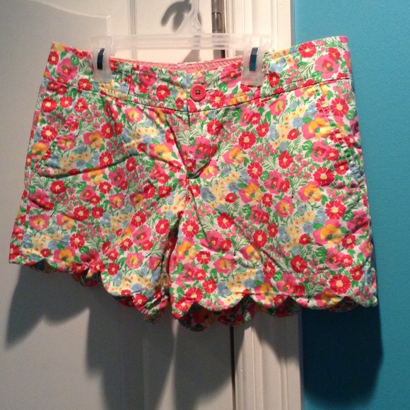 Lilly Pulitzer Scallop Hem Buttercup Shorts