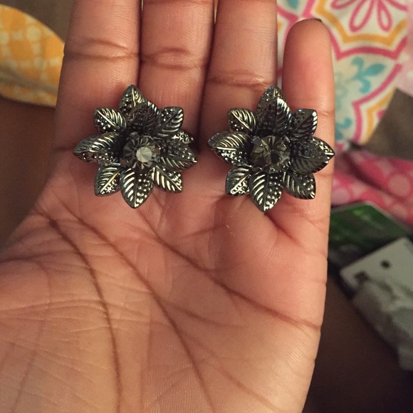 🆕Flower Patterned Earrings