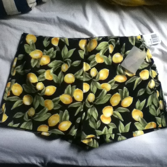 Lemon high wasted shorts