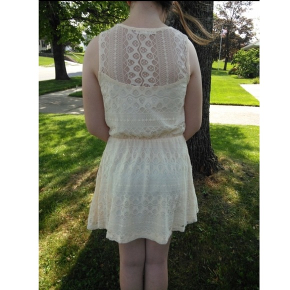Cream Lace Dress - Picture 2 of 4